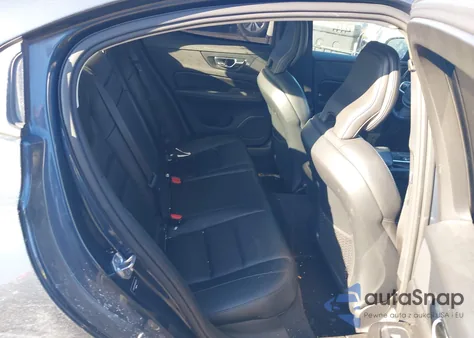 2019 Volvo S60 T6 Momentum z USA, uszkodzony, nr VIN 7JRA22TK3KG003722